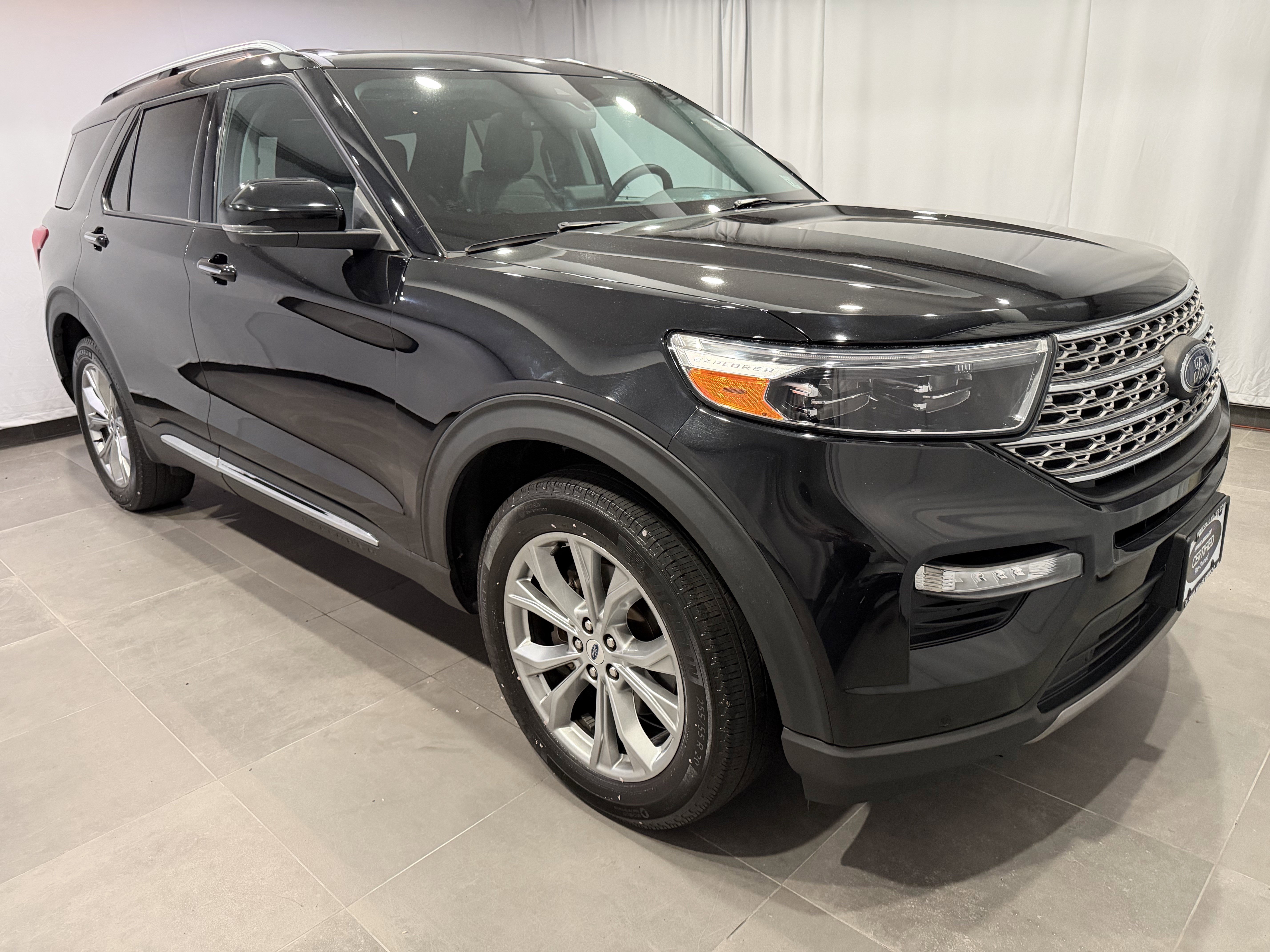Used 2023 Ford Explorer Limited w/ Limited Technology Package AWD/4WD image 3