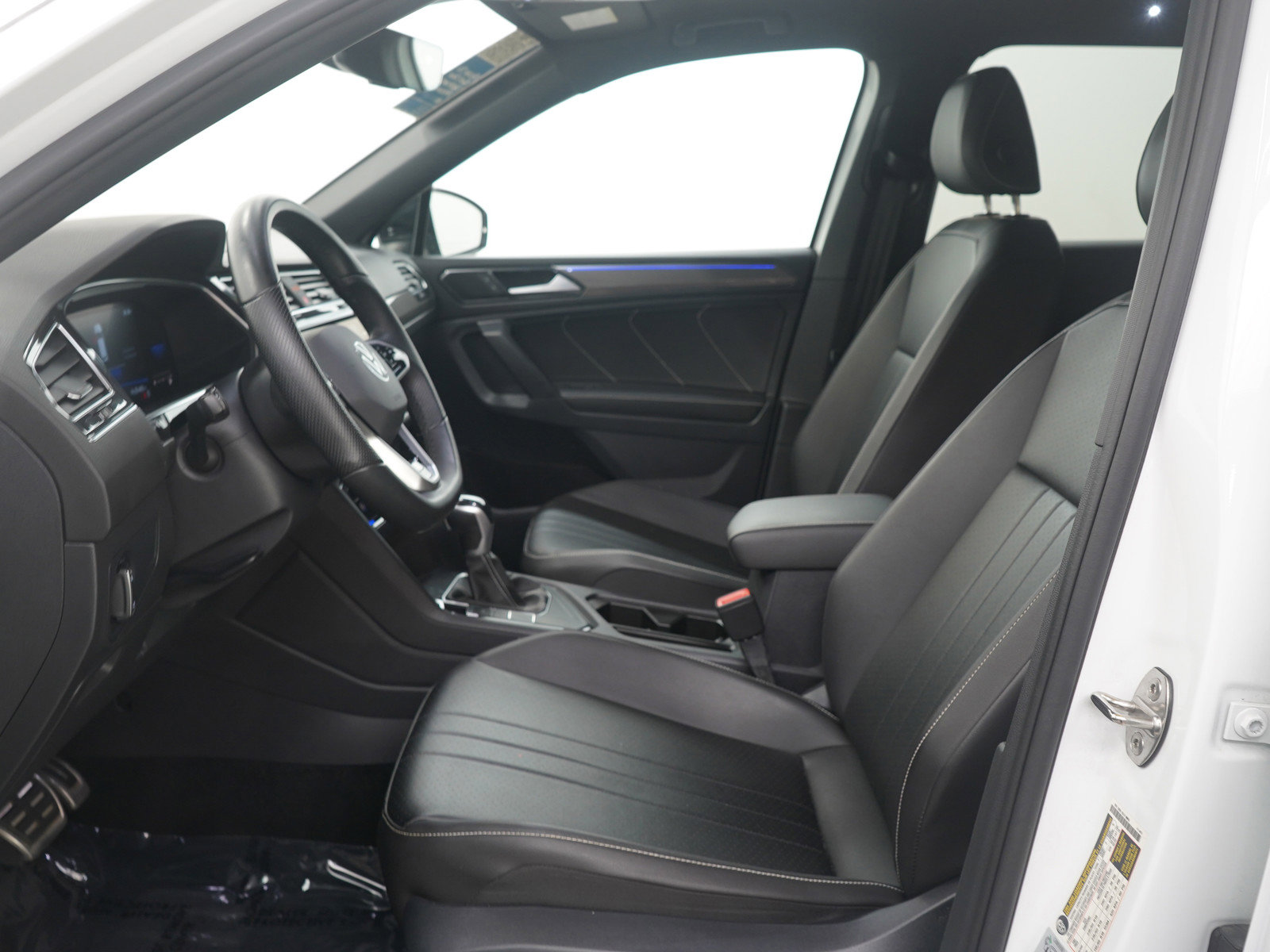 Used 2022 Volkswagen Tiguan SE R-Line image 15