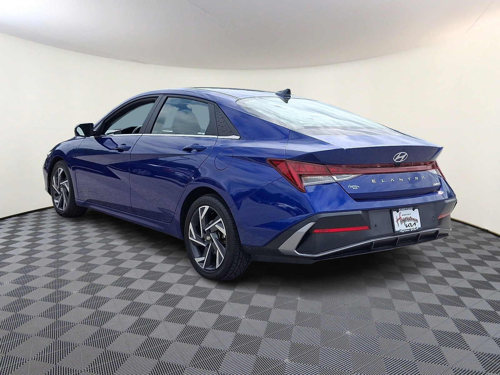 Used 2024 Hyundai Elantra Limited FWD image 4