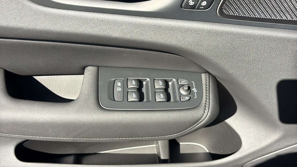 New 2027 Volvo XC60 B5 Ultra AWD/4WD image 14