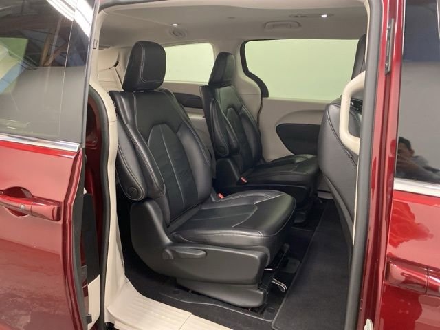 Used 2022 Chrysler Pacifica Touring-L image 27