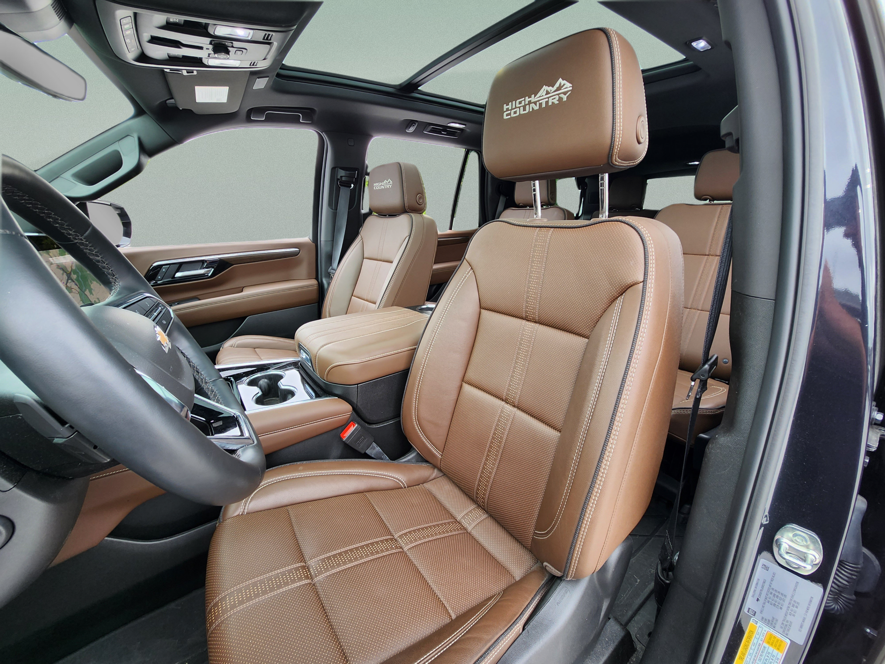Used 2025 Chevrolet Tahoe High Country AWD/4WD image 16