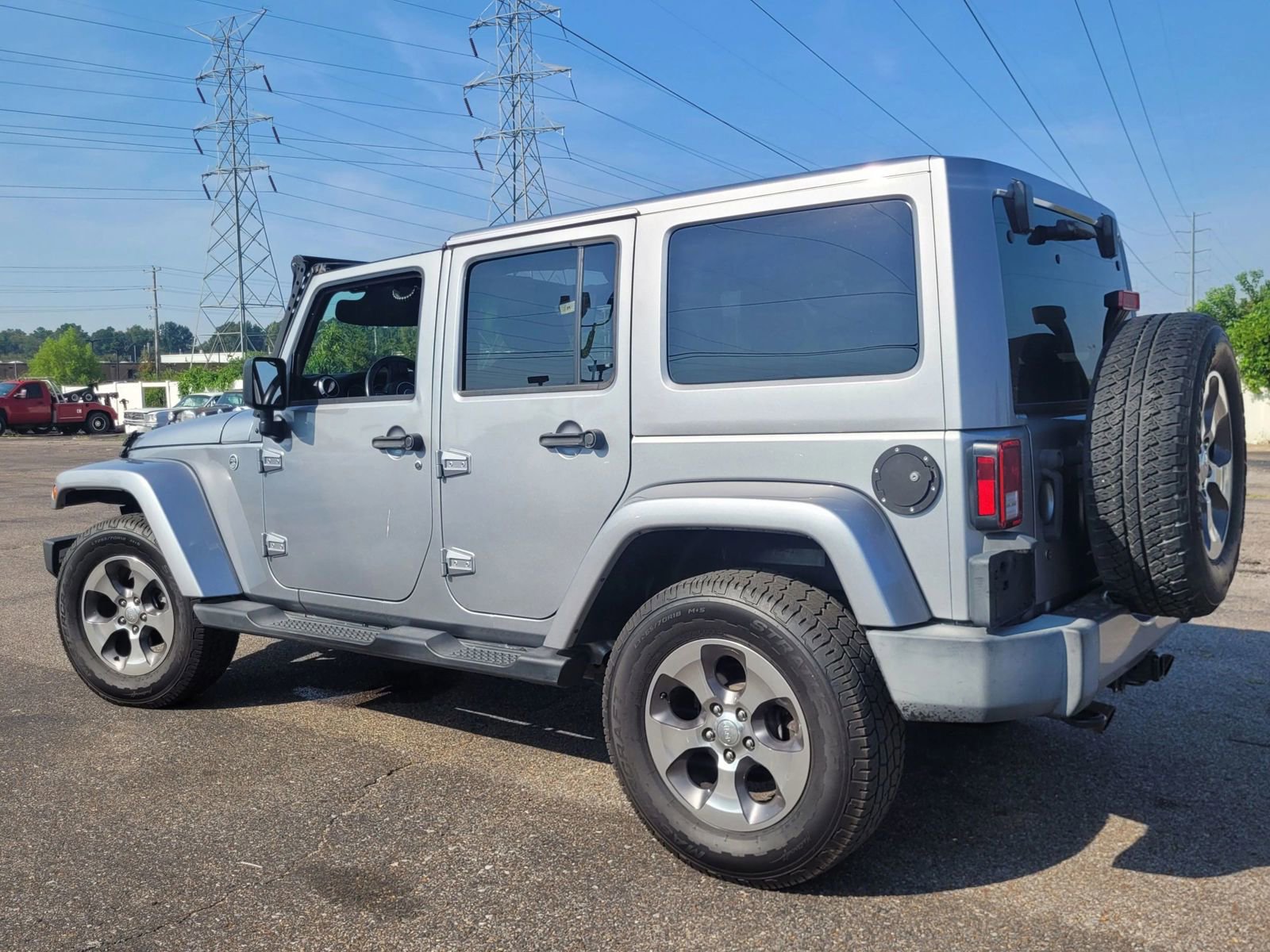 Used 2018 Jeep Wrangler Unlimited Sahara w/ Max Tow Package image 4