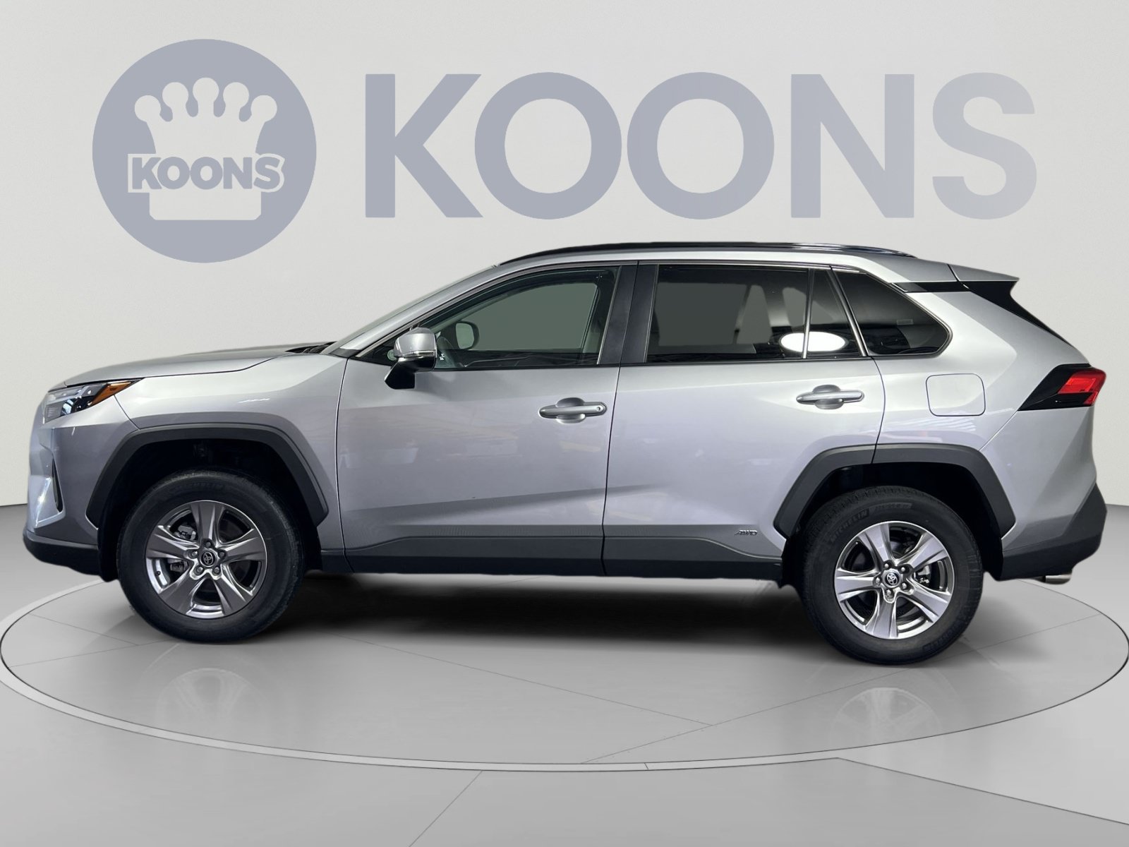 Used 2025 Toyota RAV4 XLE AWD/4WD image 2