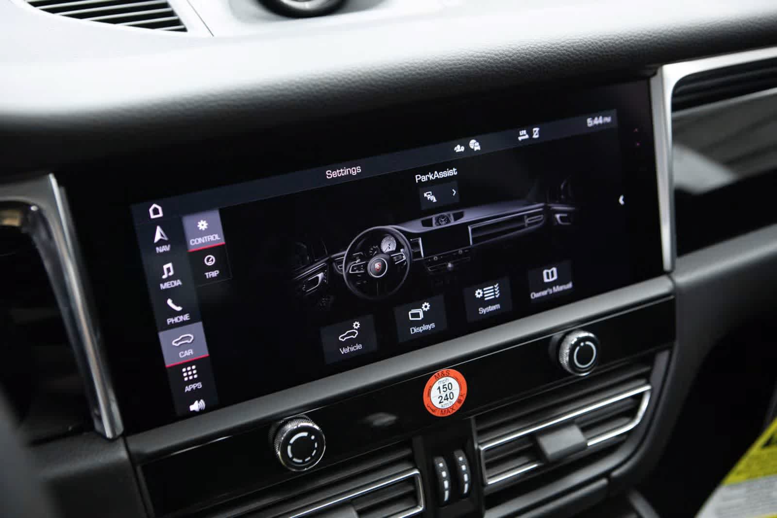 Certified 2026 Porsche Macan AWD/4WD image 15