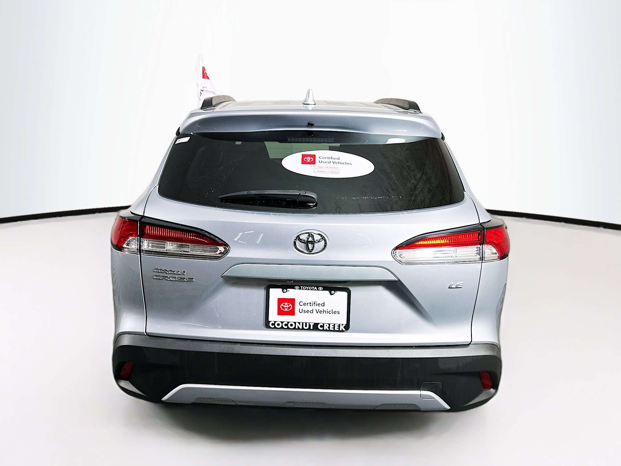 Used 2024 Toyota Corolla Cross LE w/ Moonroof Package image 4