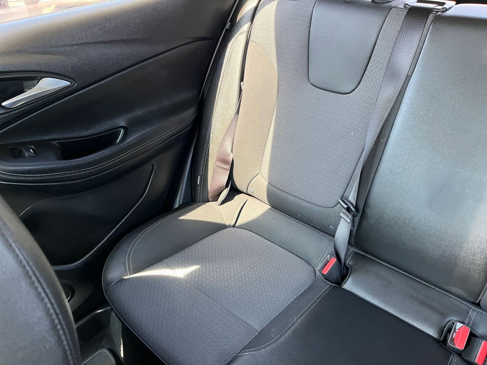 Used 2025 Buick Encore GX Preferred image 37