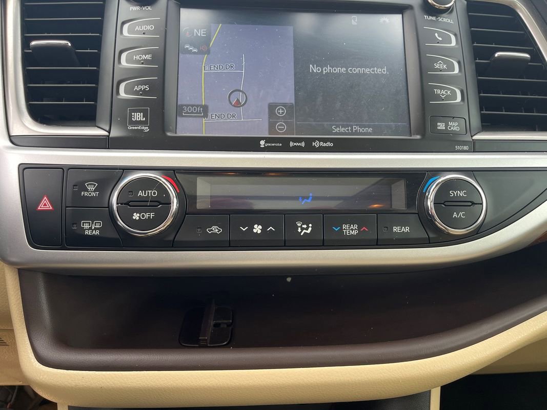 Used 2018 Toyota Highlander Limited Platinum AWD/4WD image 19