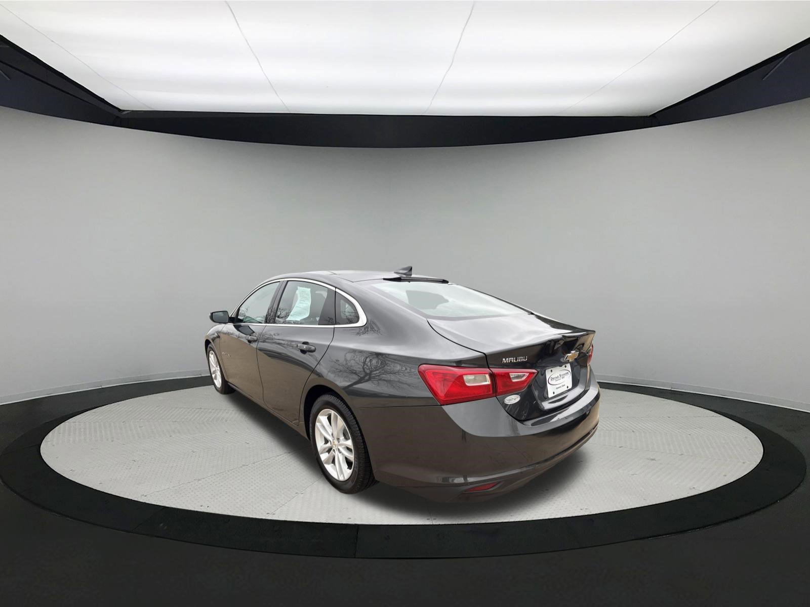 Used 2018 Chevrolet Malibu LT image 3