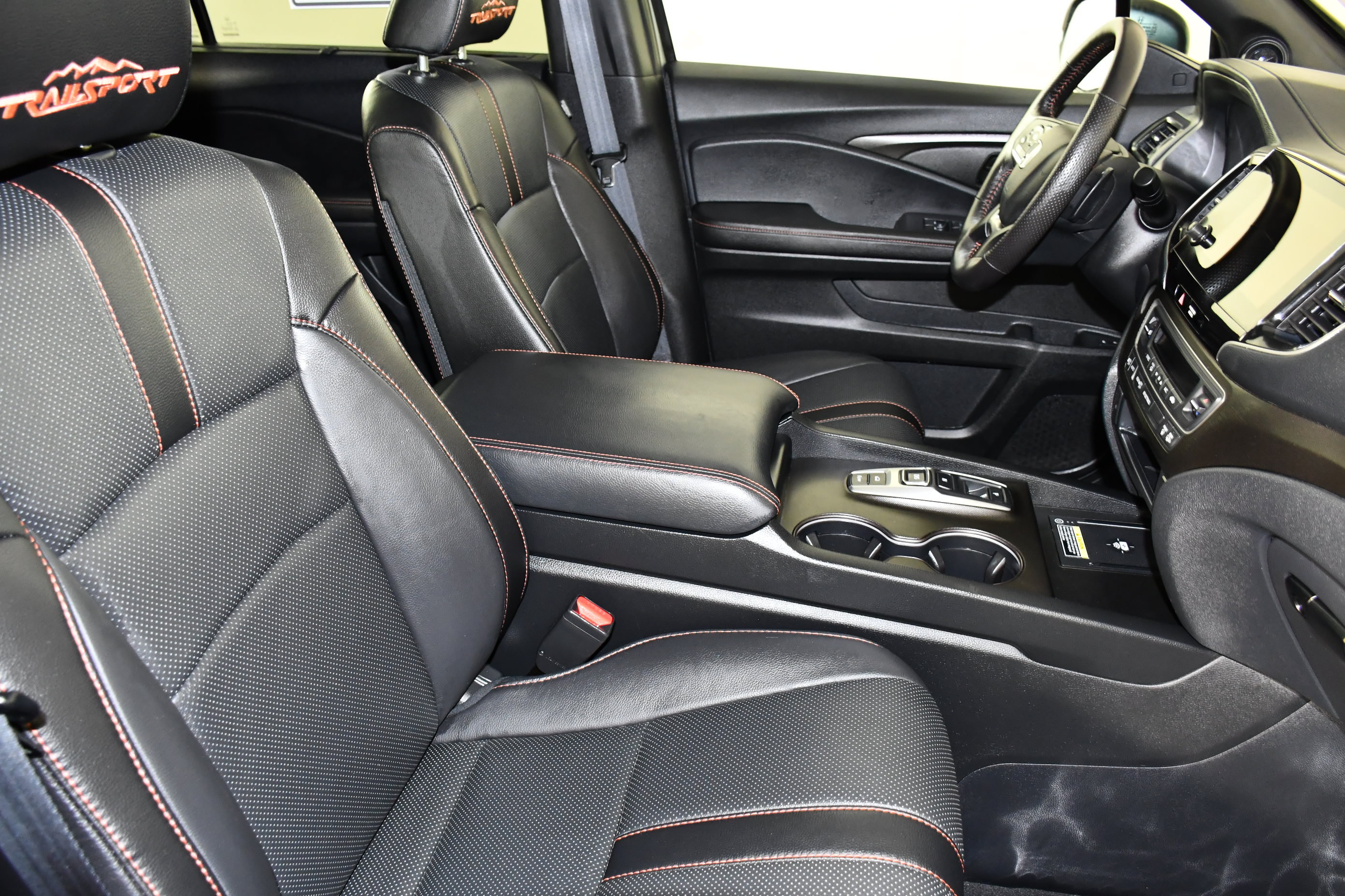 Certified 2025 Honda Passport TrailSport image 43