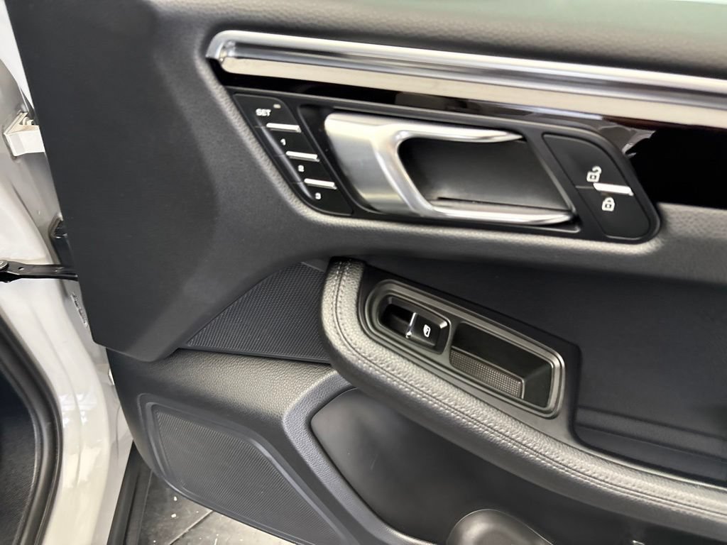 Certified 2023 Porsche Macan AWD/4WD image 24