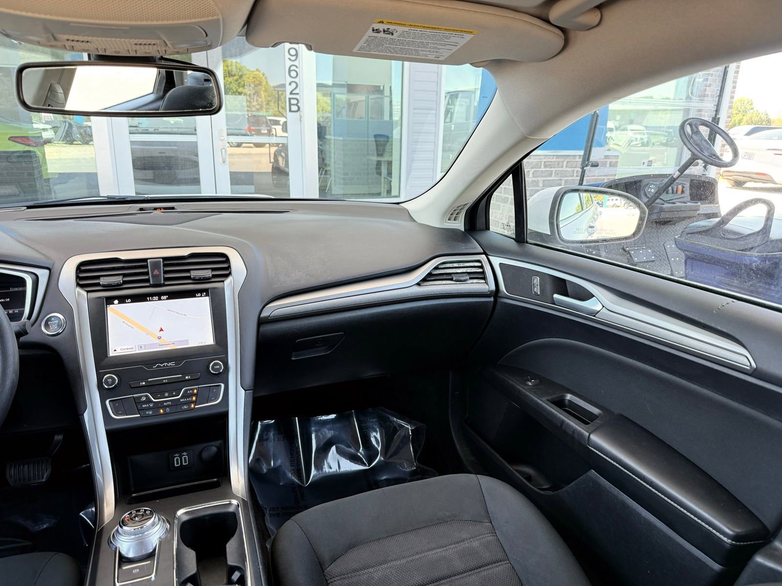 Used 2019 Ford Fusion SE FWD image 23