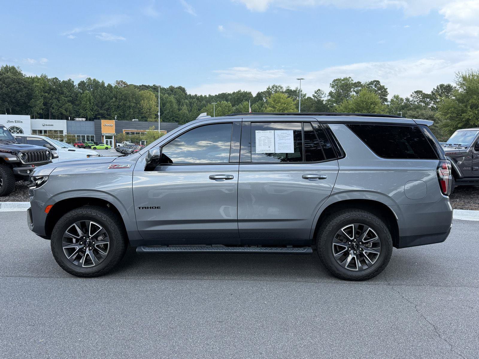 Used 2022 Chevrolet Tahoe Z71 w/ Luxury Package AWD/4WD image 2