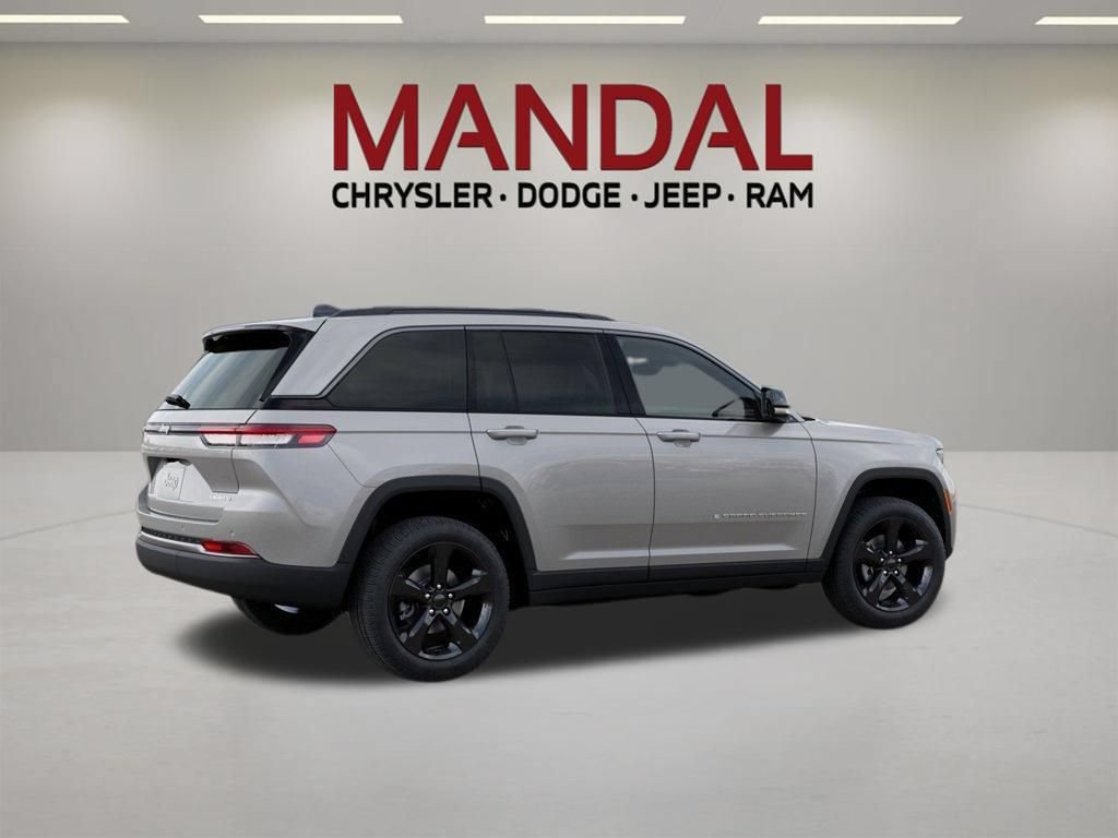 New 2026 Jeep Grand Cherokee Limited w/ Limited Altitude Package RWD image 4