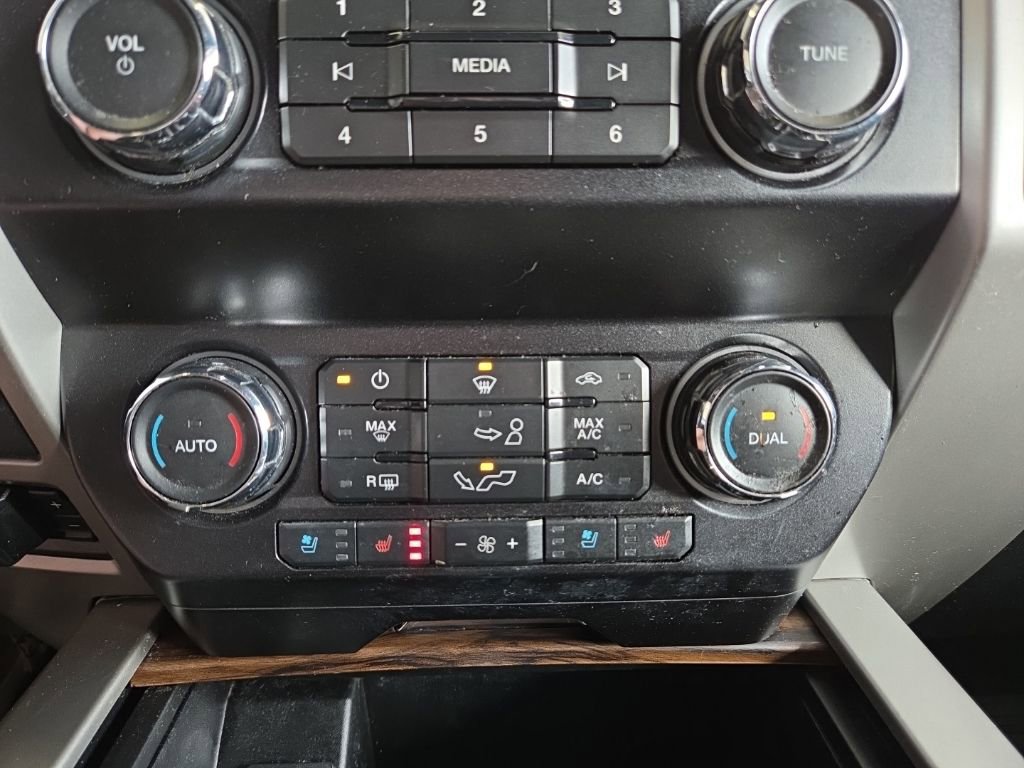 Used 2019 Ford F150 Lariat w/ Max Trailer Tow Package AWD/4WD image 19