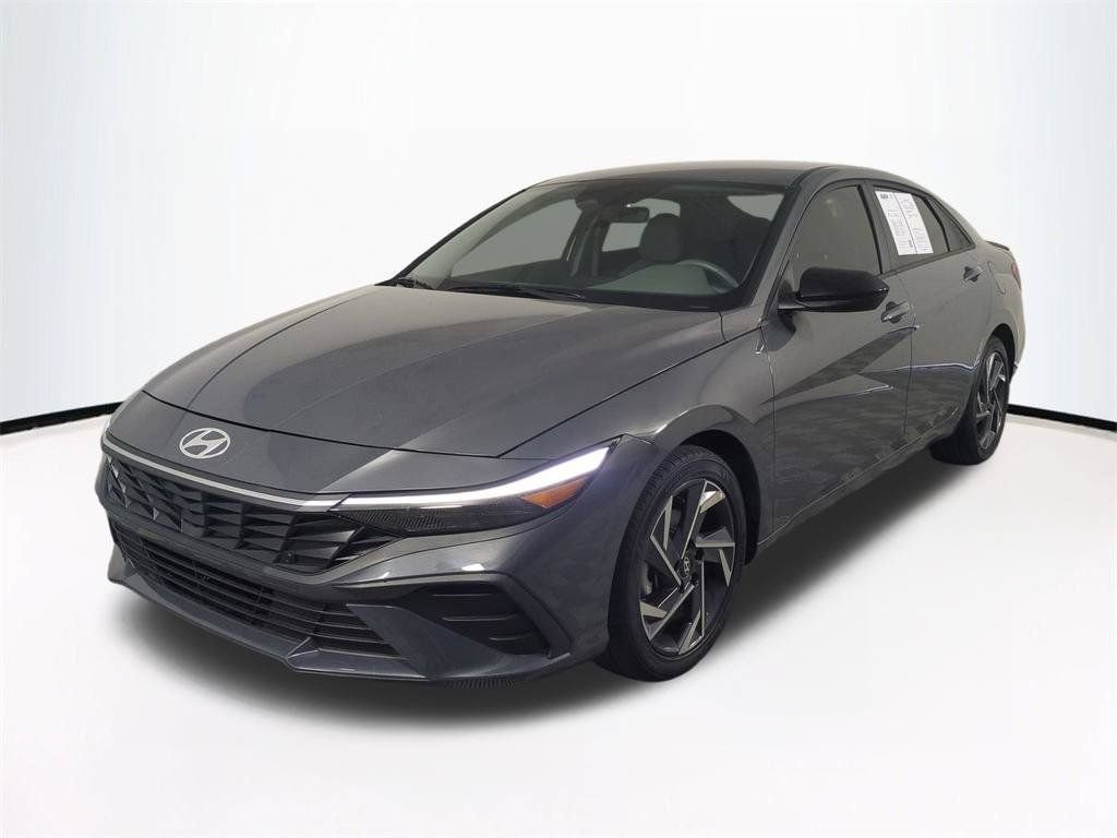 Used 2025 Hyundai Elantra Sport FWD image 9