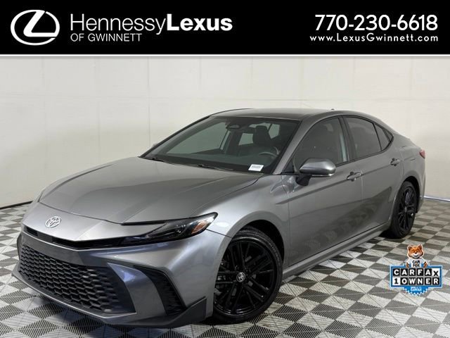 Used 2025 Toyota Camry SE FWD image 1