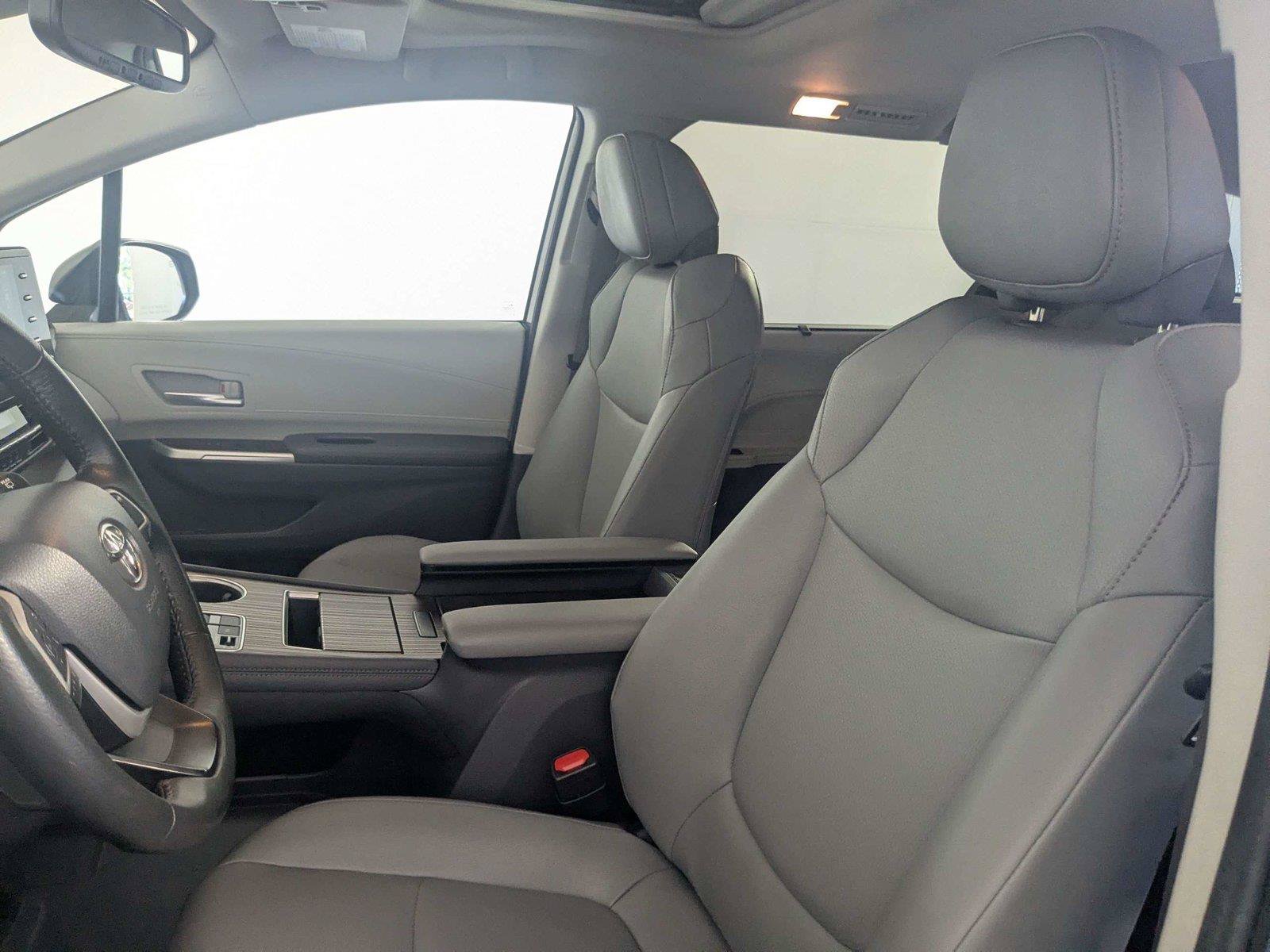 Certified 2024 Toyota Sienna XLE FWD image 13