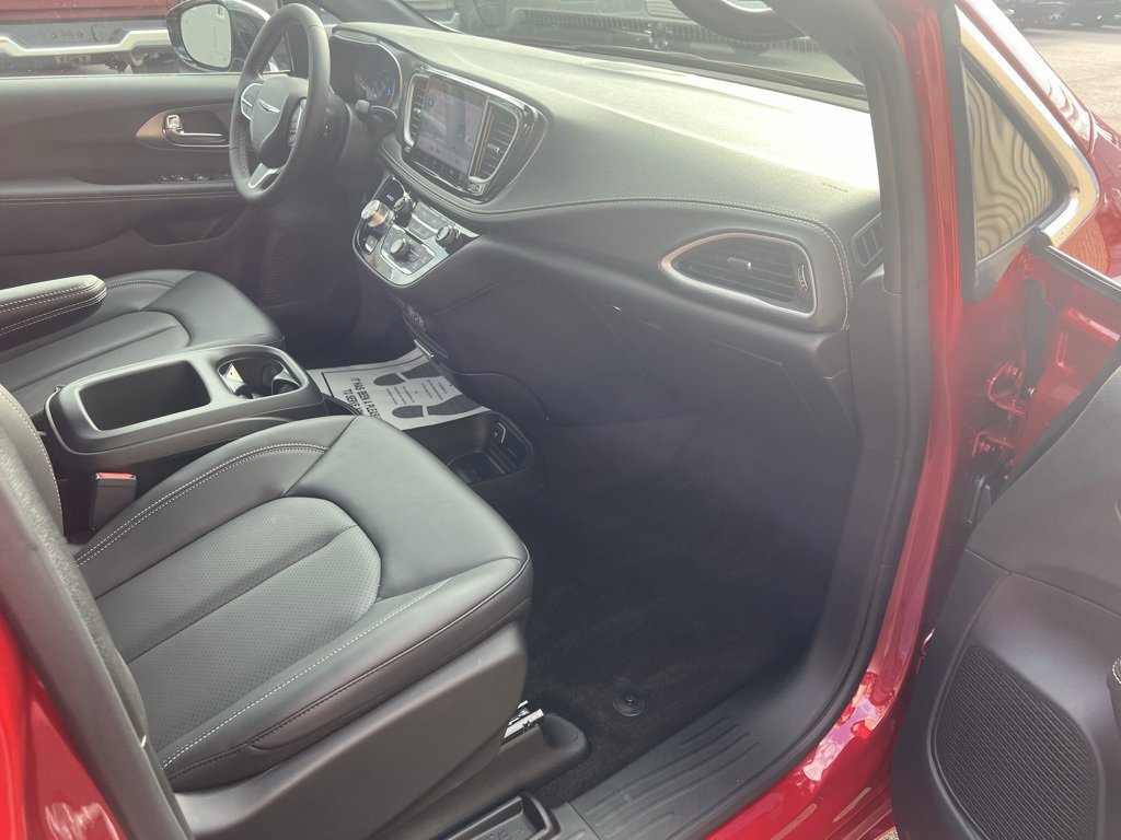New 2025 Chrysler Pacifica Select image 26