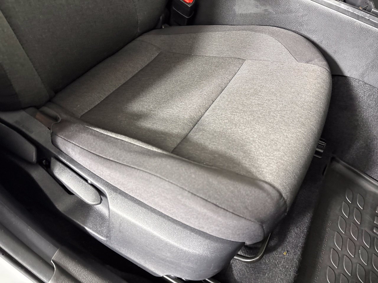 Used 2025 Toyota Camry LE FWD image 30