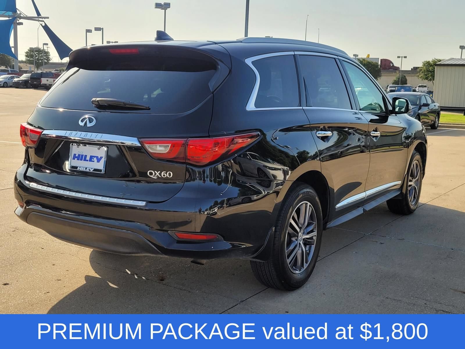 Used 2017 INFINITI QX60 Luxe w/ Premium Plus Package AWD/4WD image 4