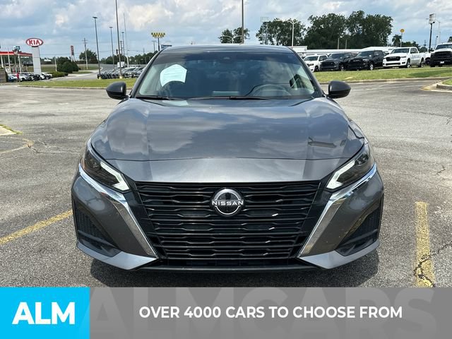 Used 2025 Nissan Altima 2.5 SV FWD image 2