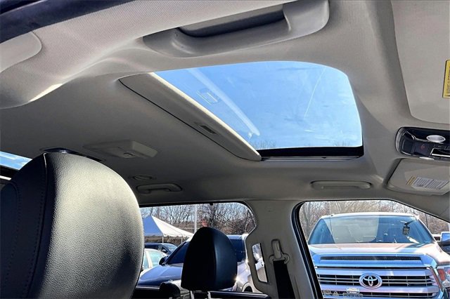 Certified 2022 Kia Carnival SX Prestige image 21