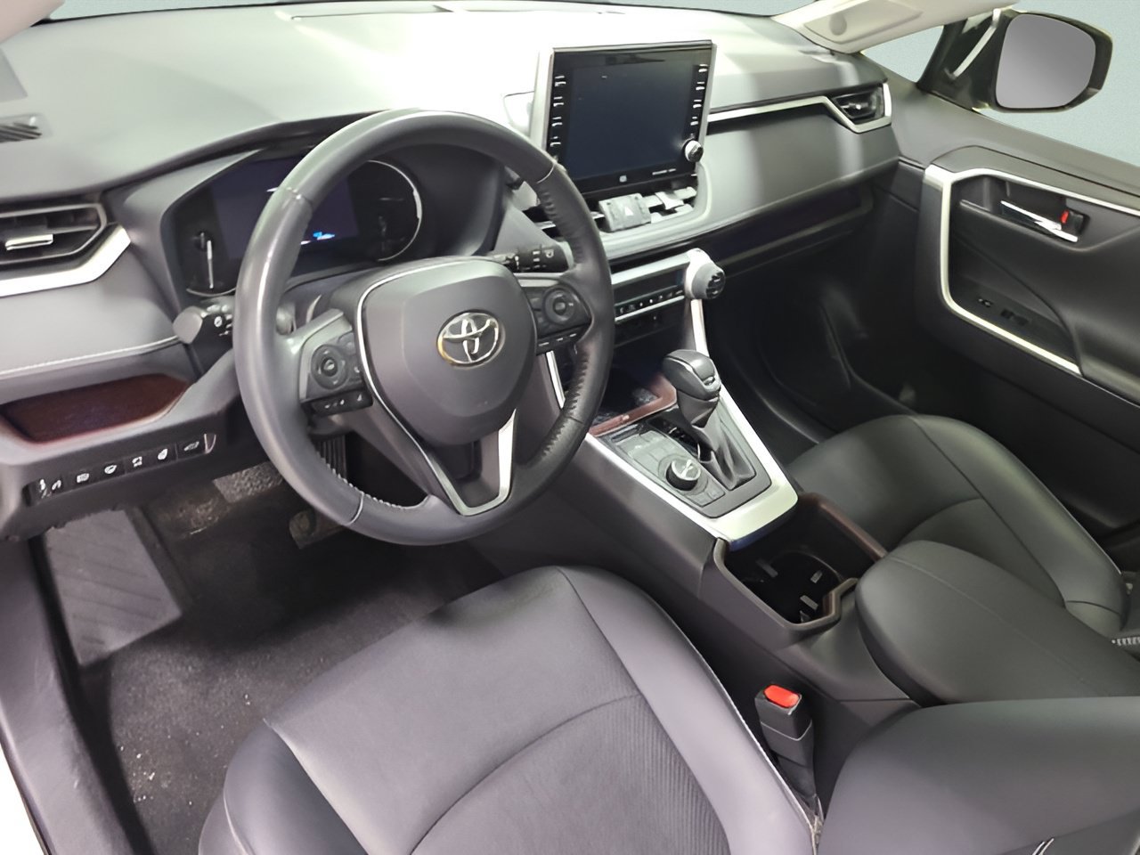 Used 2022 Toyota RAV4 Limited AWD/4WD image 23