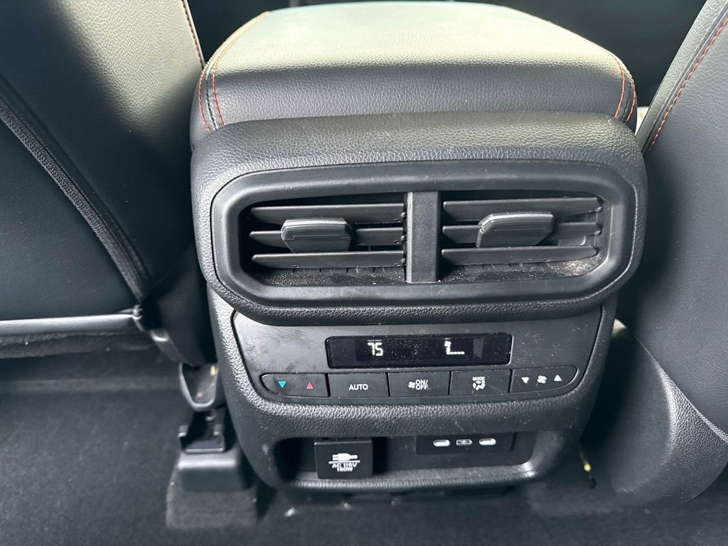 Used 2025 Honda Pilot TrailSport image 17