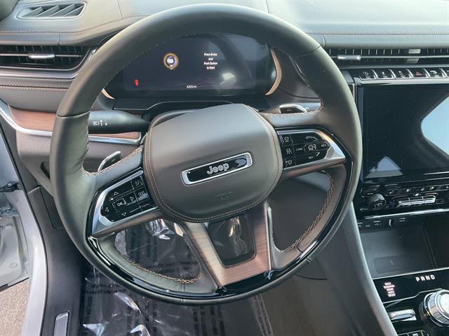 Used 2025 Jeep Grand Cherokee Summit w/ Obsidian Package image 11