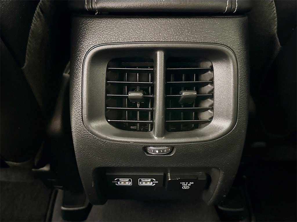 Used 2023 Jeep Cherokee Altitude Lux image 23