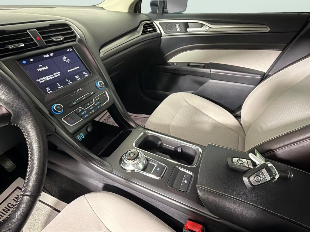 Used 2019 Ford Fusion SE w/ Equipment Group 151A FWD image 19