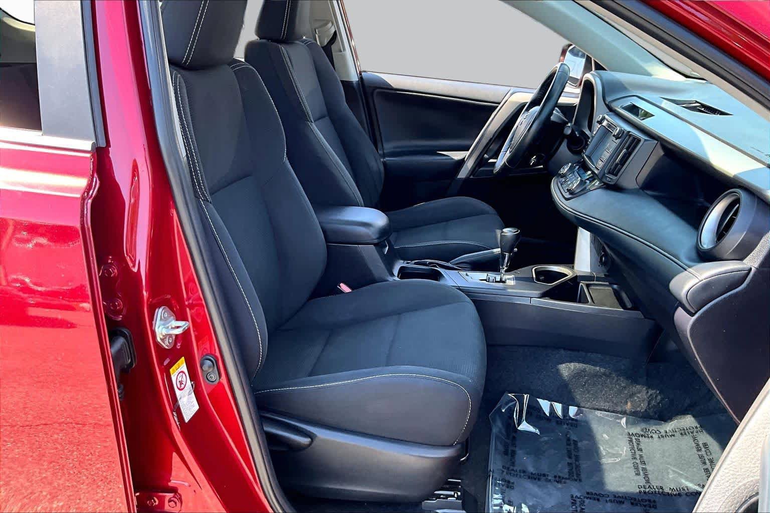 Used 2018 Toyota RAV4 XLE FWD image 9