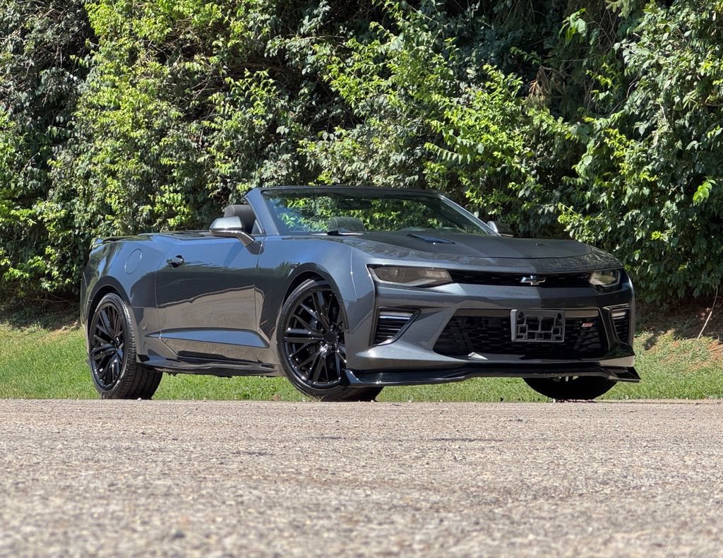 Used 2017 Chevrolet Camaro SS RWD image 2