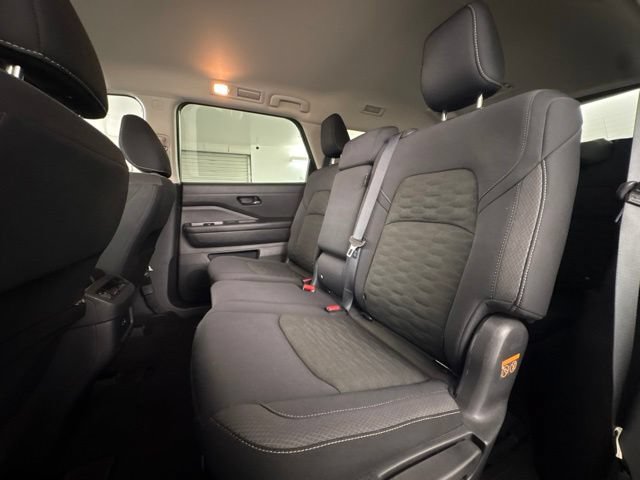 Used 2025 Nissan Pathfinder SV AWD/4WD image 12