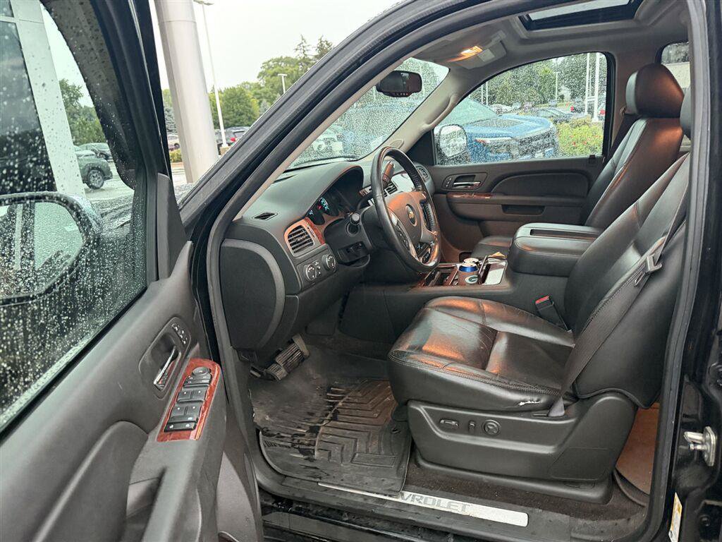 Used 2012 Chevrolet Avalanche LTZ AWD/4WD image 4