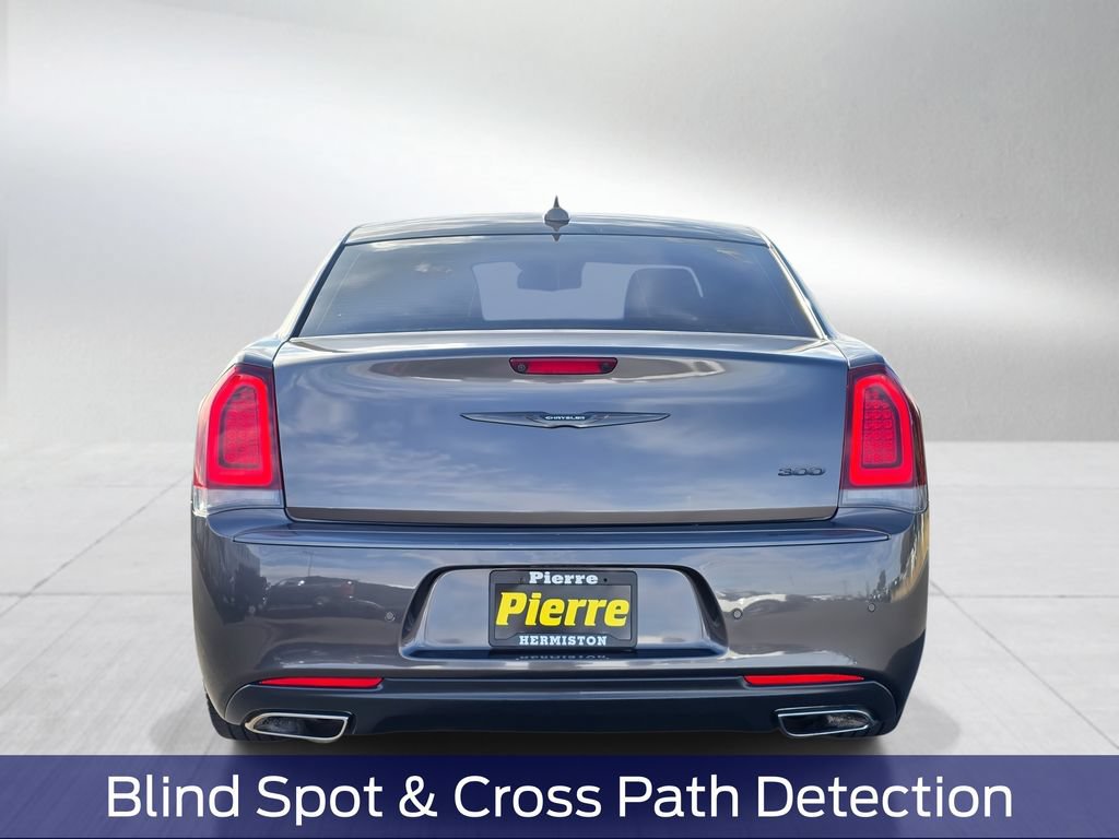 Used 2022 Chrysler 300 Touring L RWD image 5