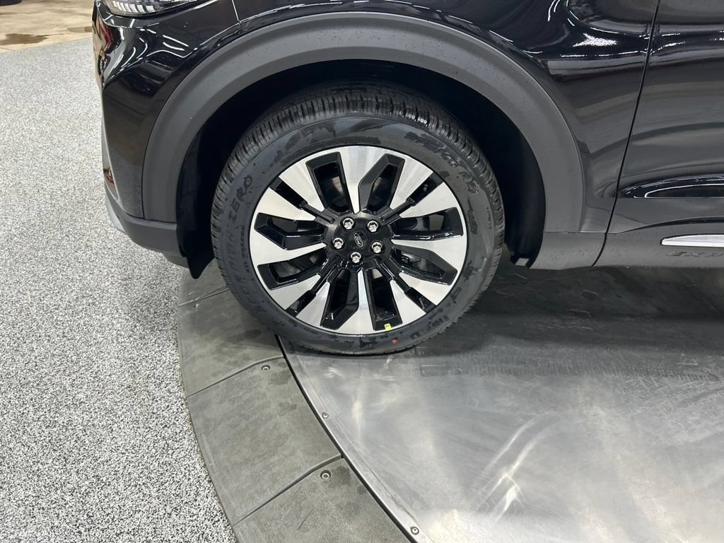 New 2026 Ford Explorer Platinum w/ LUX Leather Package AWD/4WD image 39