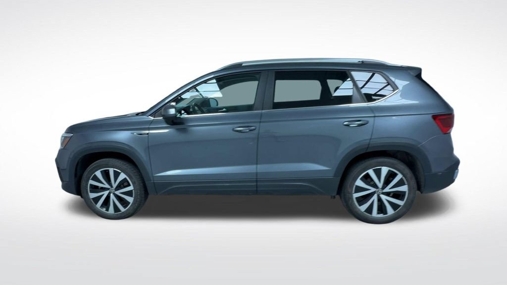 Used 2022 Volkswagen Taos SE w/ Panoramic Sunroof Package AWD/4WD image 5