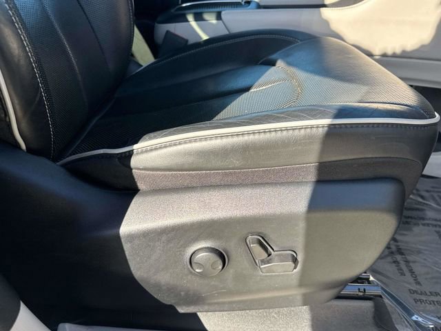 Used 2023 Chrysler Pacifica Limited image 19