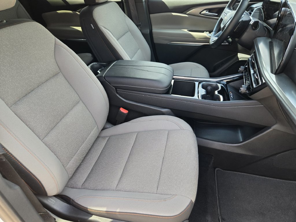 Used 2026 Chevrolet Traverse LT w/ Driver Confidence Package FWD image 14