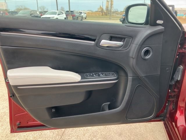 Used 2019 Chrysler 300 S w/ Safetytec Plus Group image 23