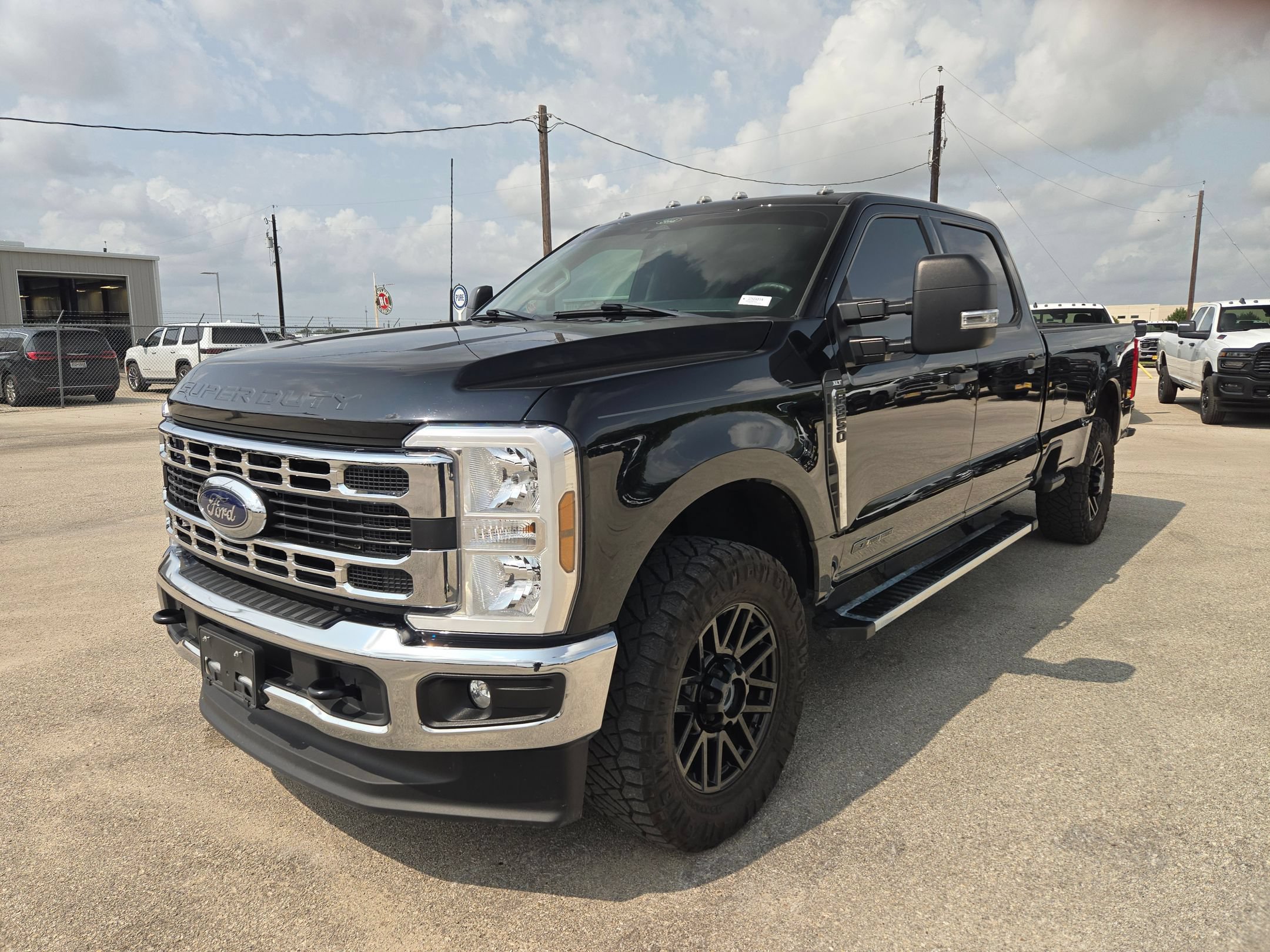 Used 2024 Ford F350 XLT AWD/4WD image 7