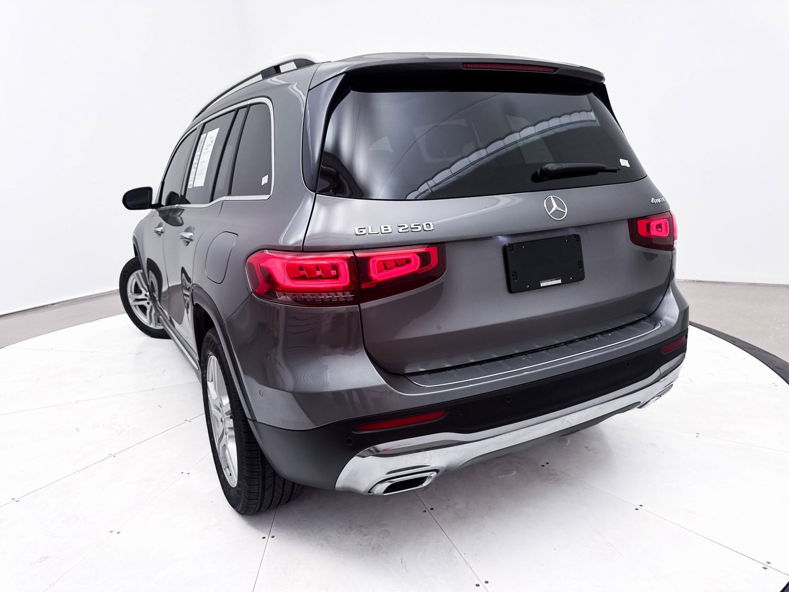 Used 2021 Mercedes-Benz GLB 250 4MATIC image 4