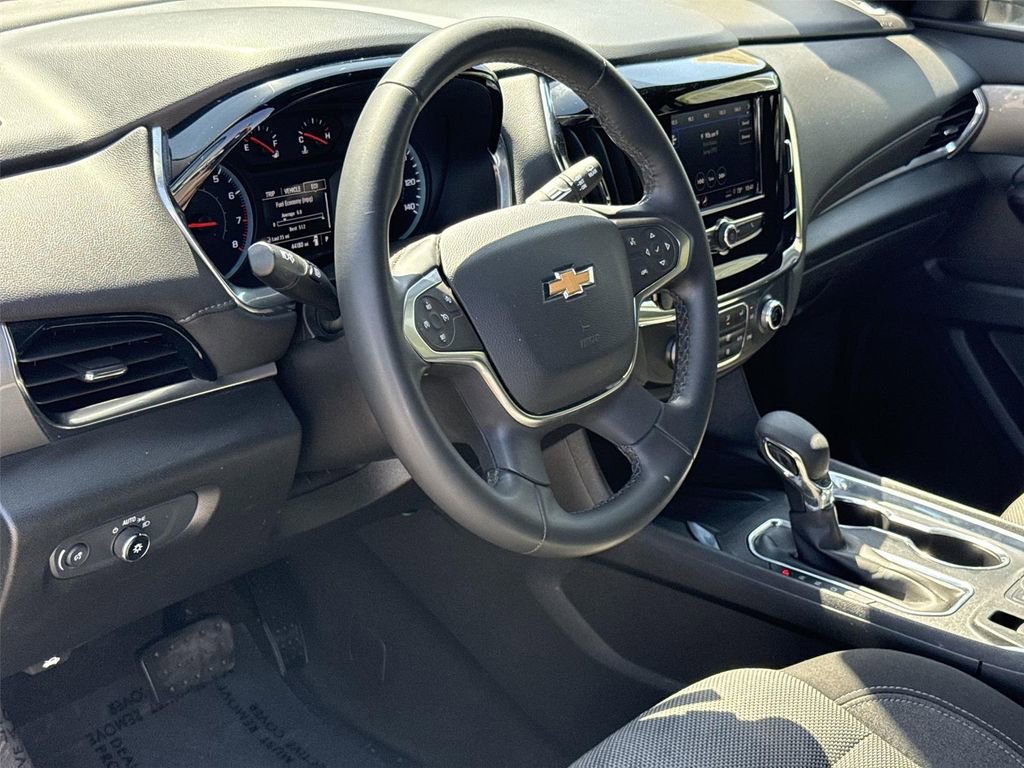 Used 2023 Chevrolet Traverse LT FWD image 9
