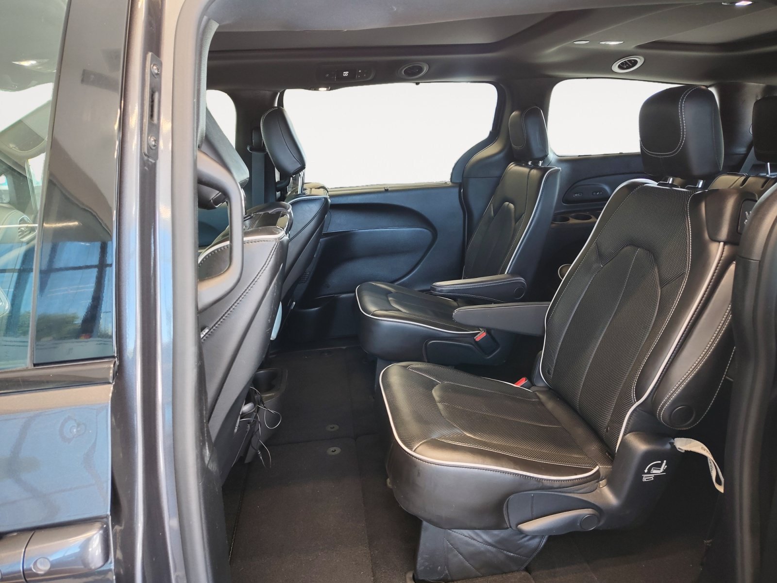 Used 2019 Chrysler Pacifica Limited w/ Advanced Safetytec Group FWD image 23