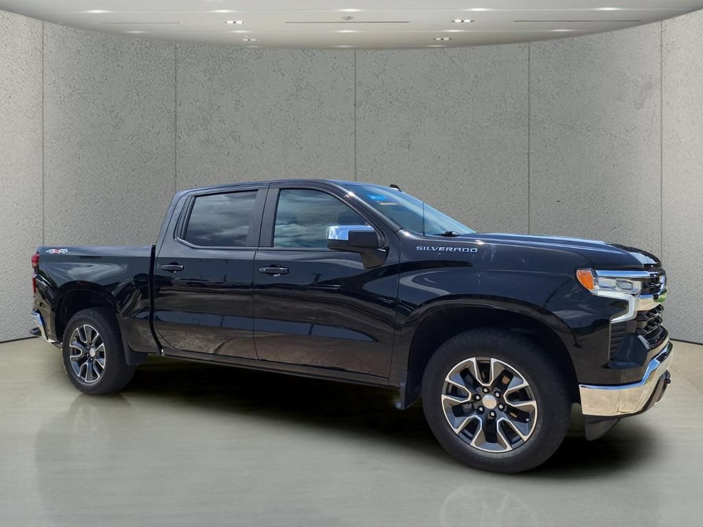 Used 2023 Chevrolet Silverado 1500 LT AWD/4WD image 3