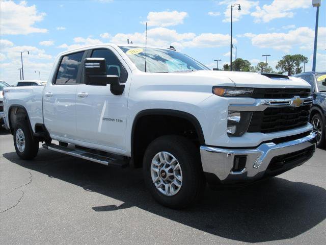 Used 2025 Chevrolet Silverado 2500 LT w/ Convenience Package AWD/4WD image 3