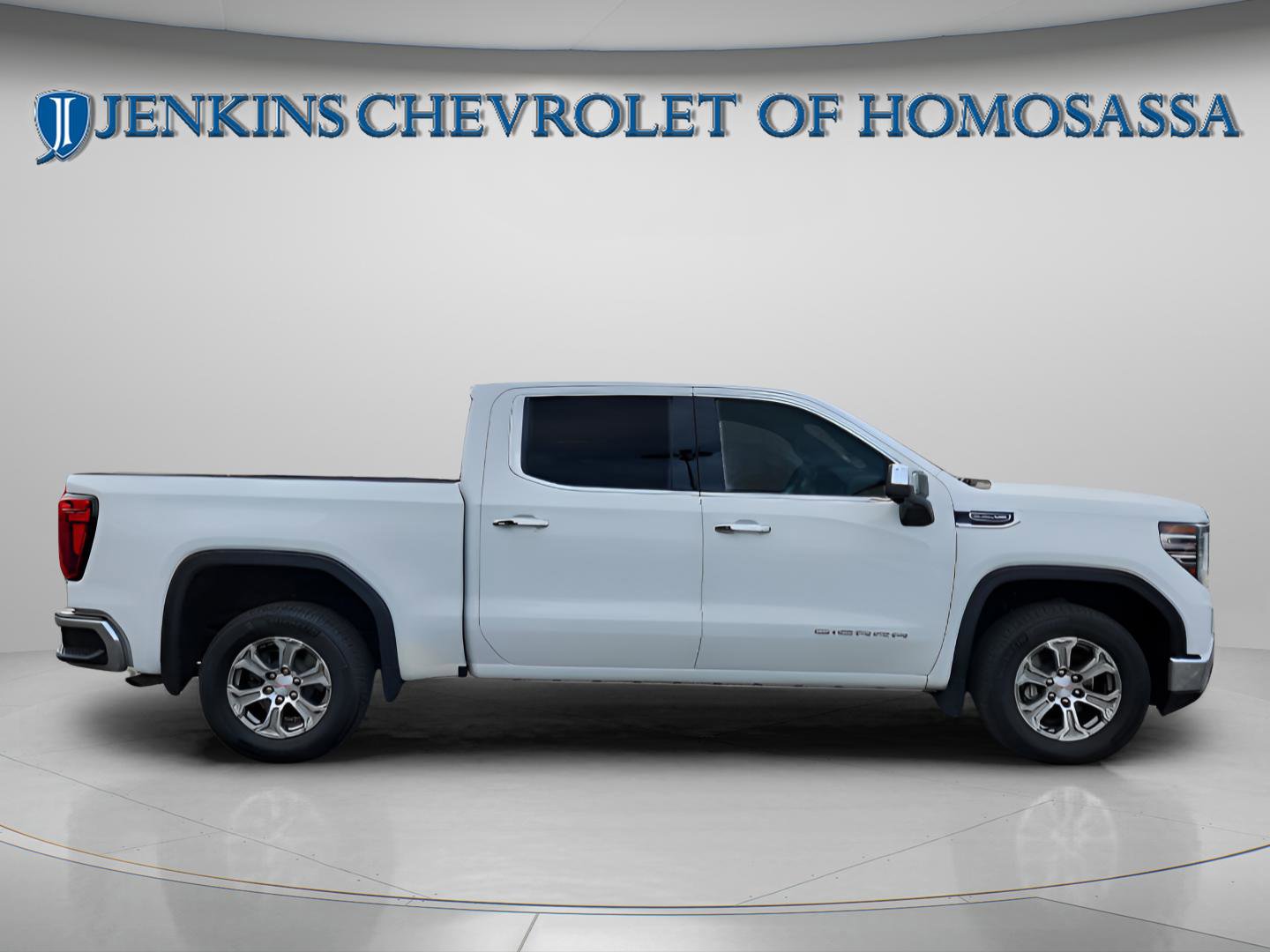 Used 2024 GMC Sierra 1500 SLT image 1