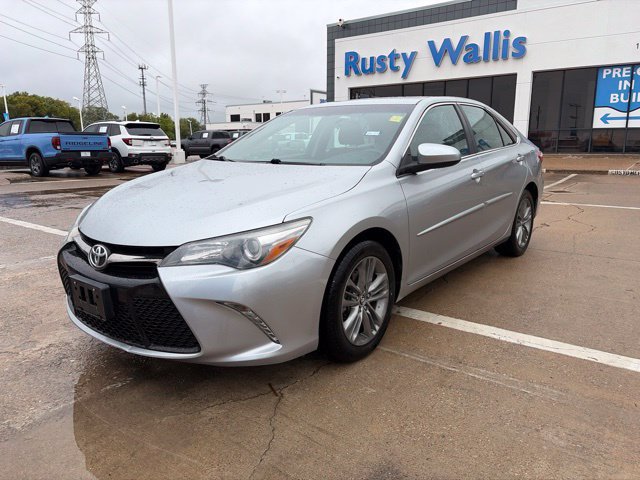 Used 2016 Toyota Camry SE FWD image 2